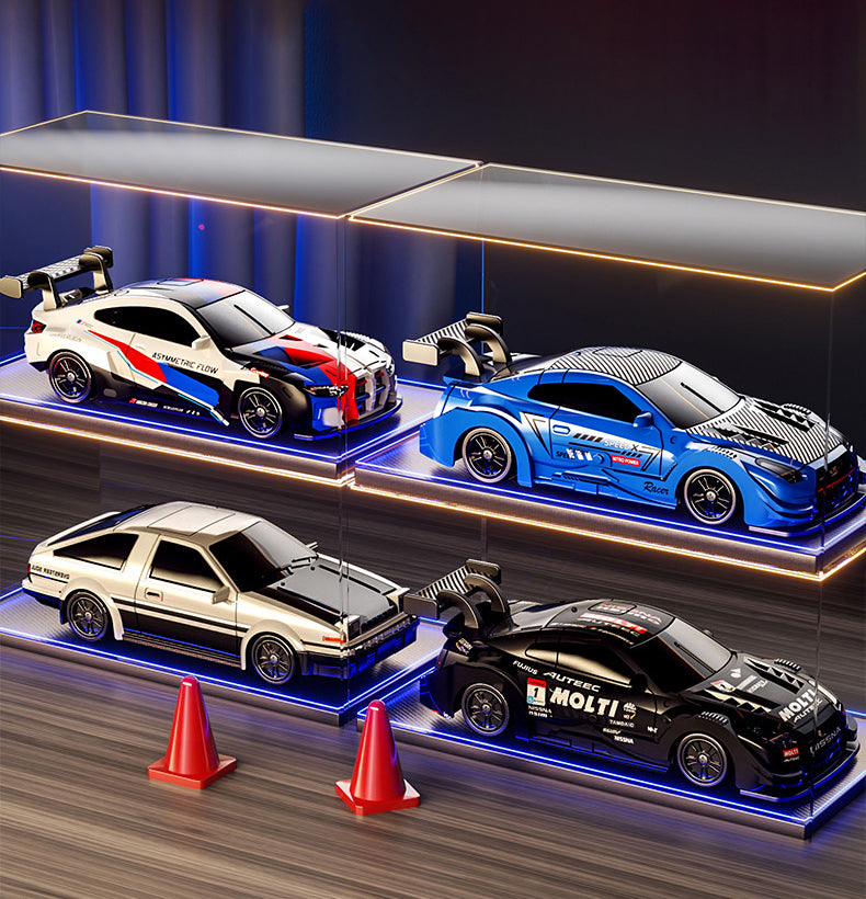 White Nissan GT-R (R35) 1:43 Alloy 4WD Metal Drift Car With Accessories