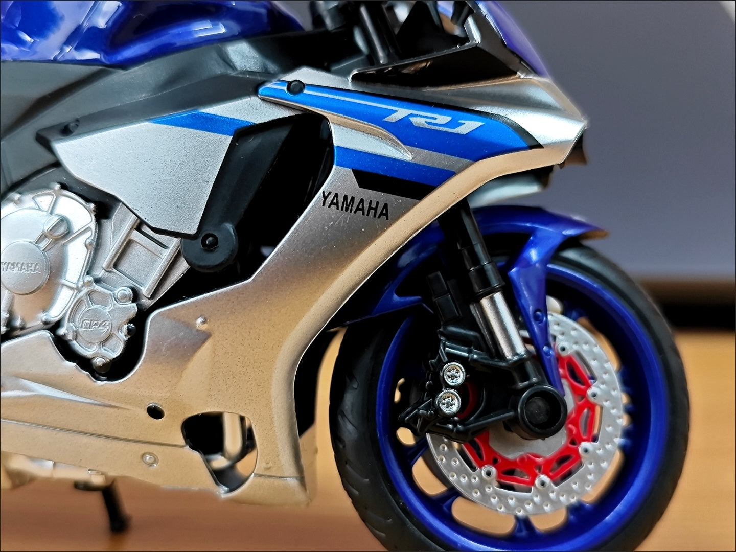 CCA 1:12 Yamaha YZF-R1 Yamaha Official Licensed Diecast Model Bike