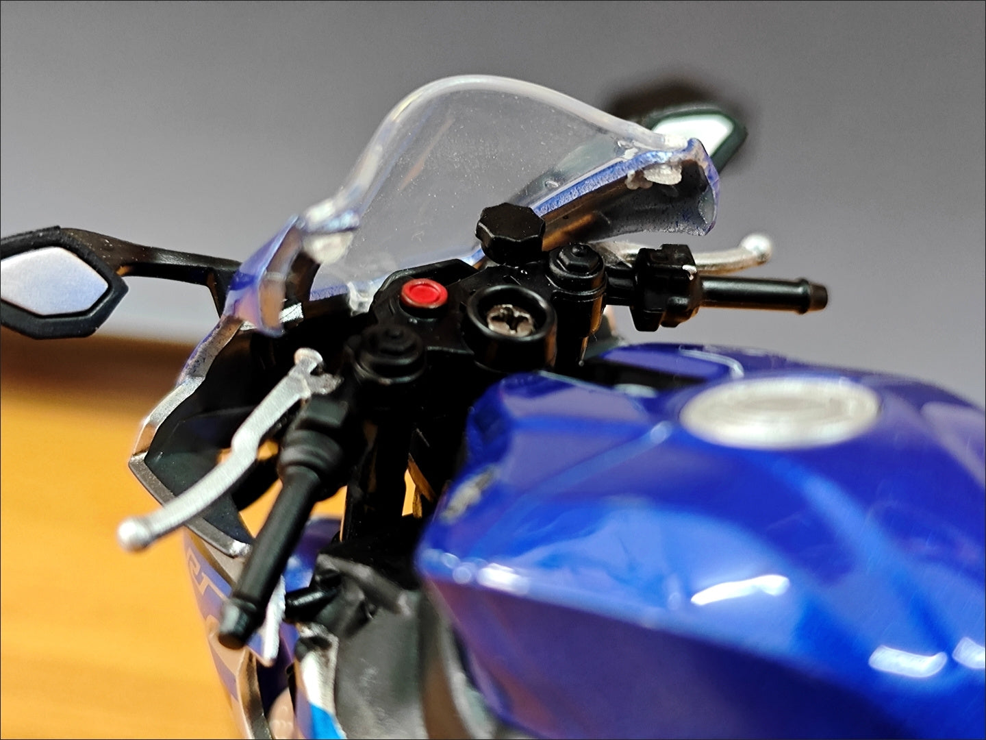 CCA 1:12 Yamaha YZF-R1 Yamaha Official Licensed Diecast Model Bike - Real photo 5