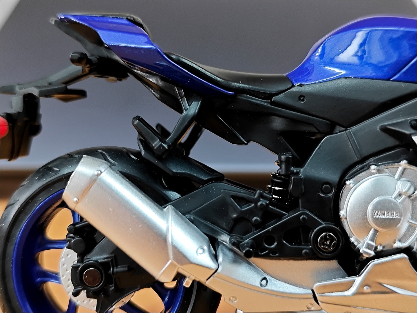 CCA 1:12 Yamaha YZF-R1 Yamaha Official Licensed Diecast Model Bike