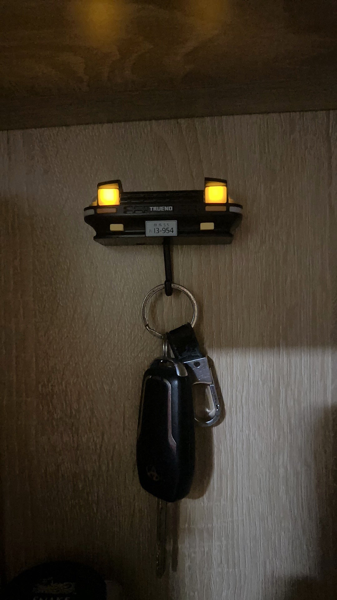 Toyota TRUENO AE86 Key Rack With Headlight And Battery - Real photo 2