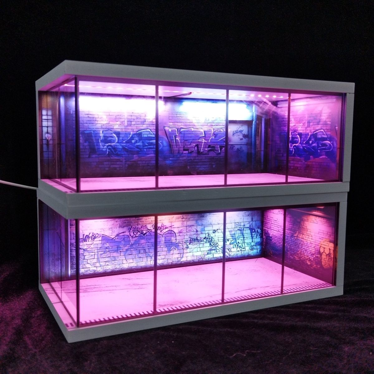 1:64 Diorama House: LED Graffiti Display Case