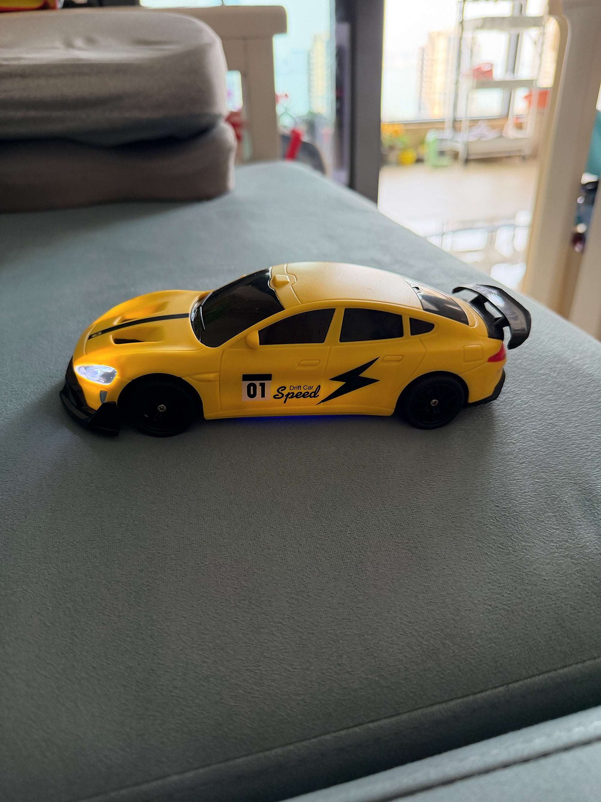 Xiaomi SU7 4WD RC Drift Car With Tires & Traffic Cones - Real photo 3