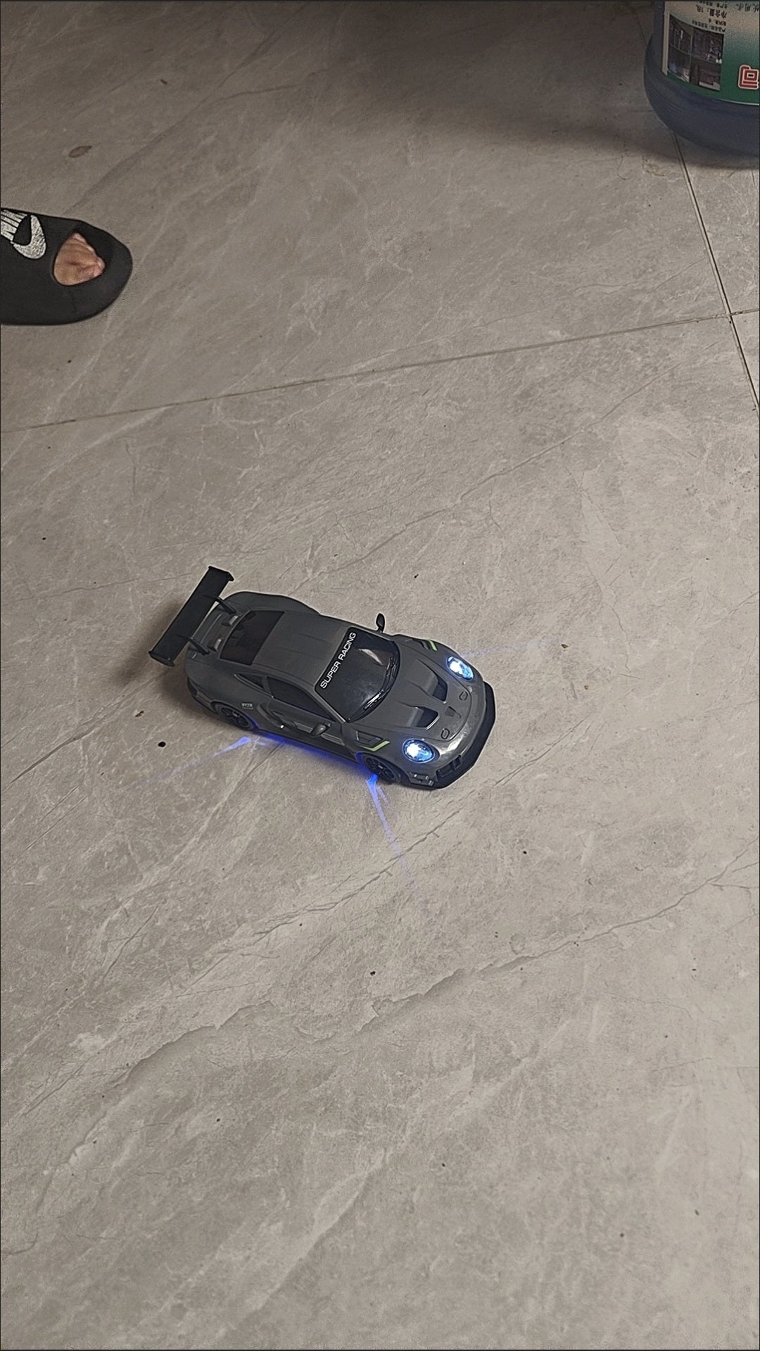 Porsche 911 GT3 RS 4WD RC Drift Car With Tires & Traffic Cones - Real photo 2