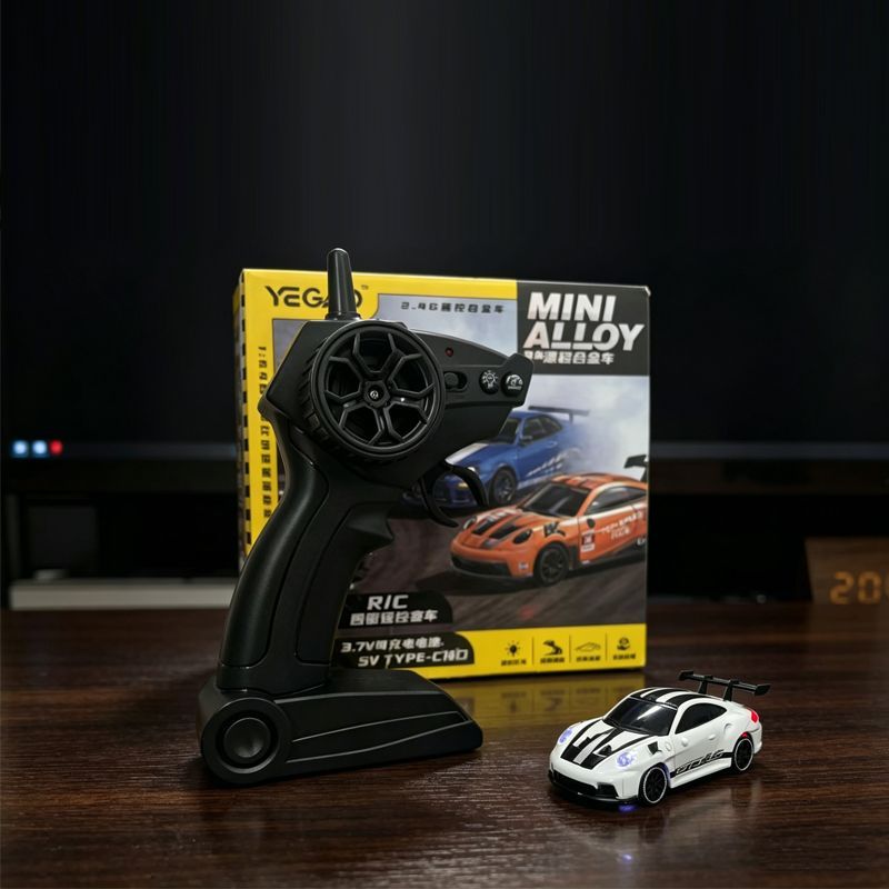 1:64 Alloy 4WD Metal Desktop Drift Car With Accessories
