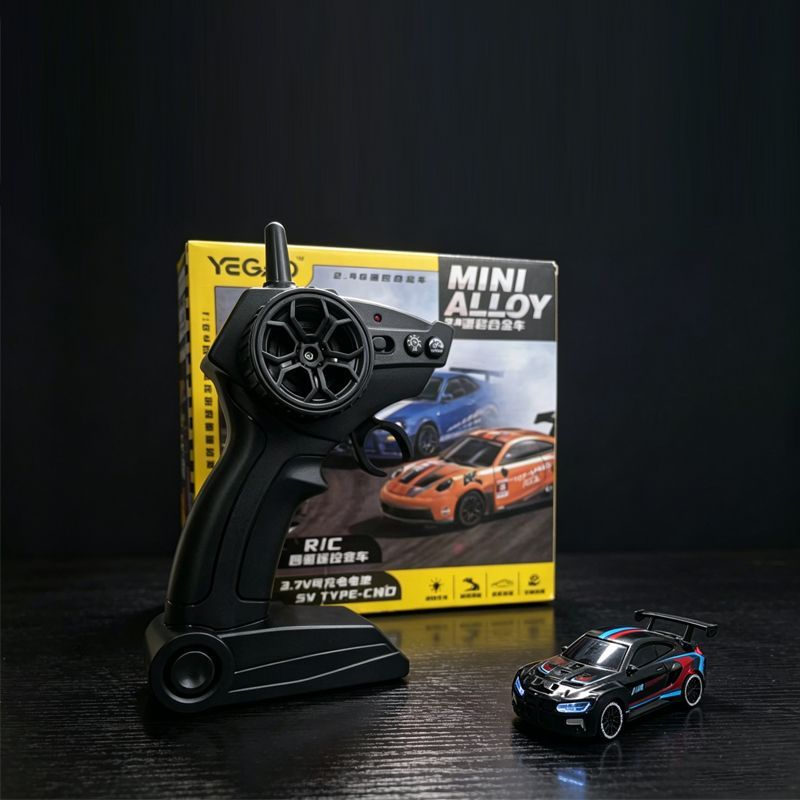1:64 Alloy 4WD Metal Desktop Drift Car With Accessories