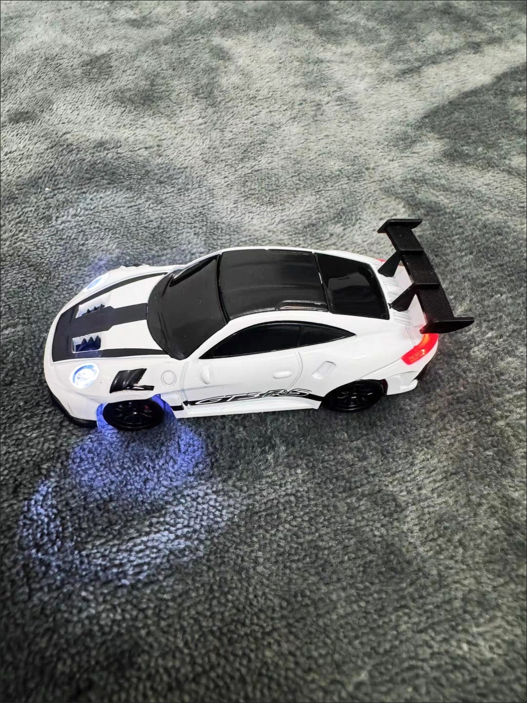 1:64 Alloy 4WD Metal Desktop Drift Car With Accessories - Real photo 1