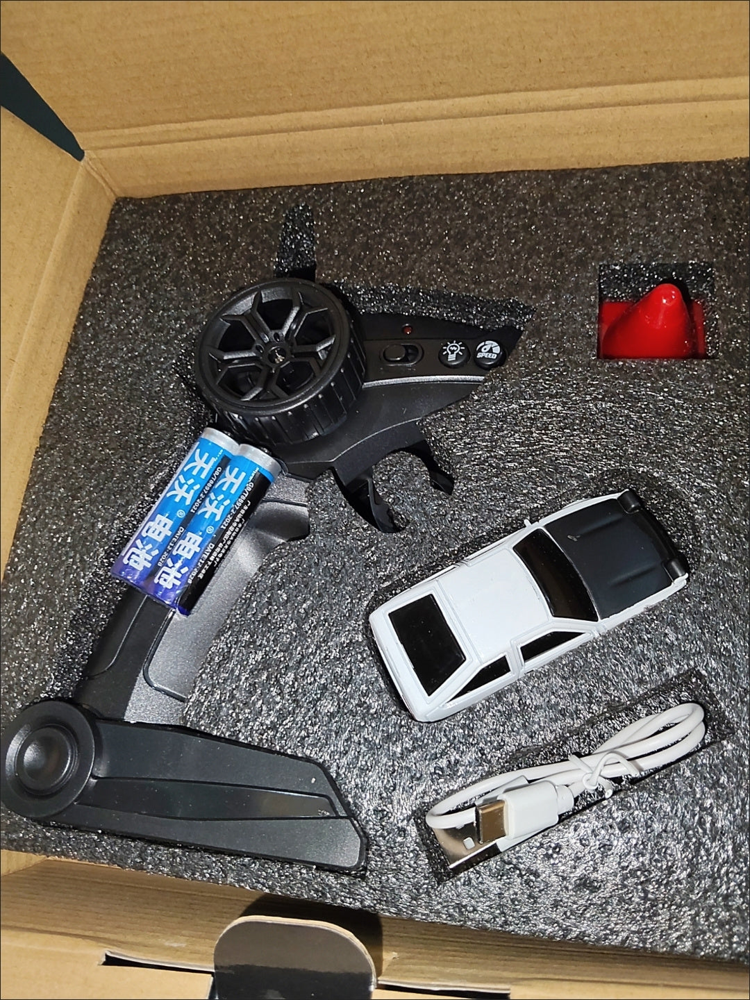 1:64 Alloy 4WD Metal Desktop Drift Car With Accessories - Real photo 2