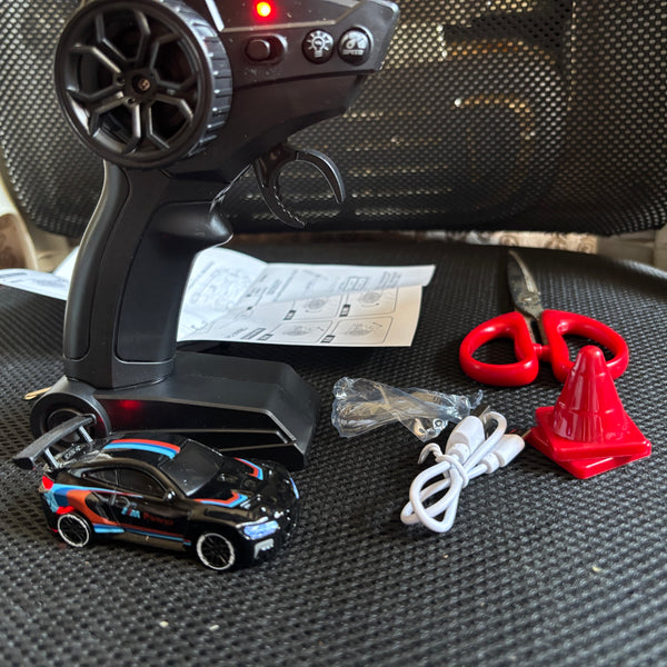 1:64 Alloy 4WD Metal Desktop Drift Car With Accessories
