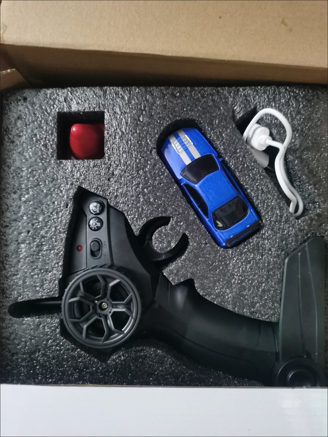 1:64 Alloy 4WD Metal Desktop Drift Car With Accessories - Real photo 4