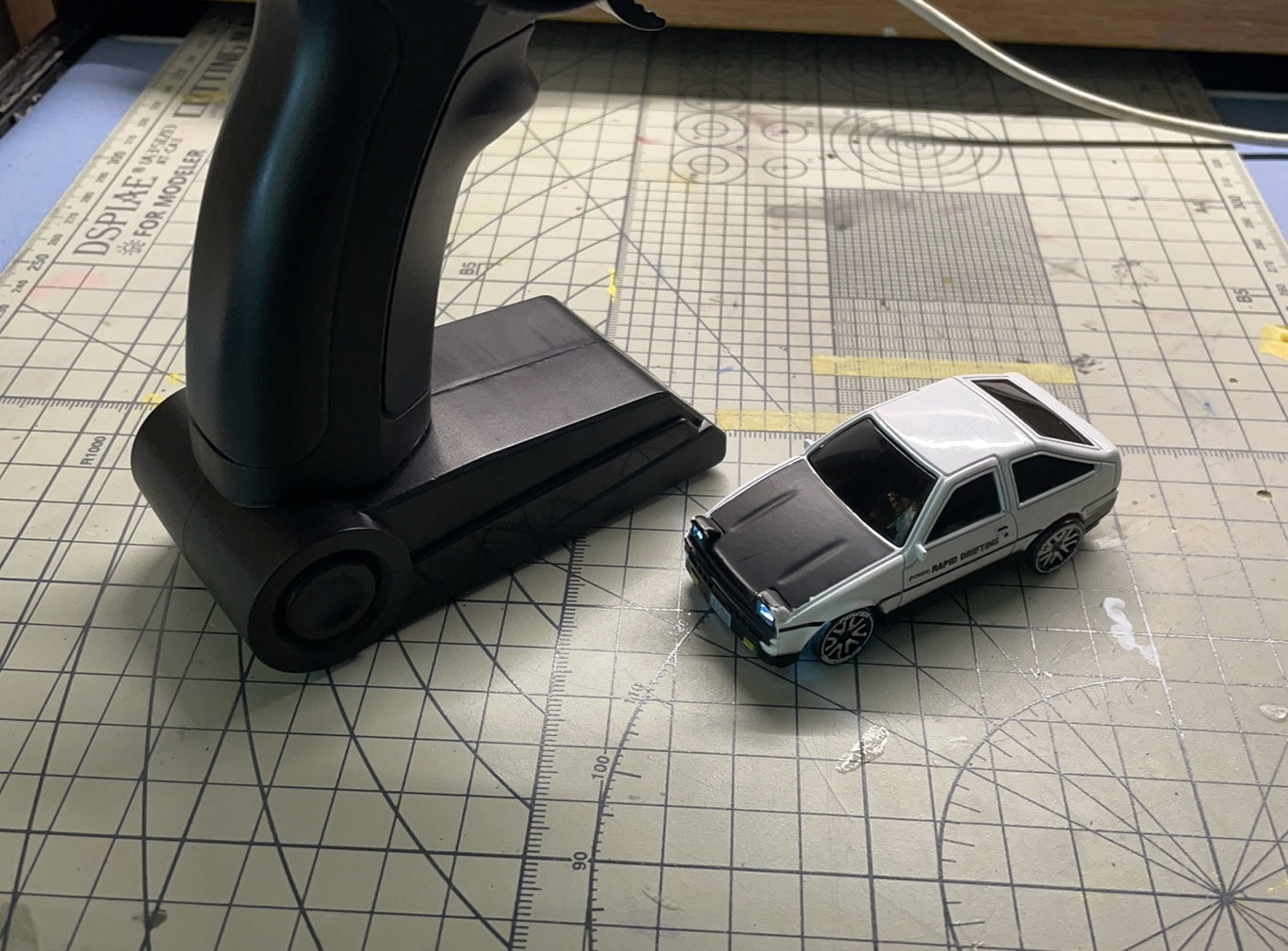 1:64 Alloy 4WD Metal Desktop Drift Car With Accessories - Real photo 5