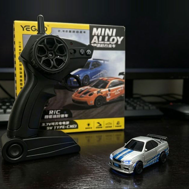 GT-R R34 1:64 Alloy 4WD Metal Desktop Drift Car With Accessories