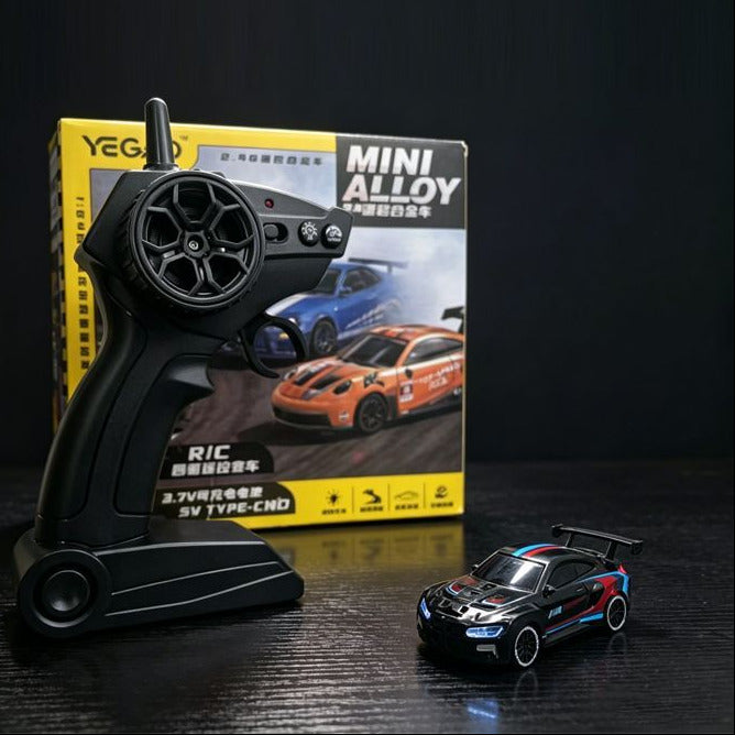 BMW M4 1:64 Alloy 4WD Metal Desktop Drift Car With Accessories