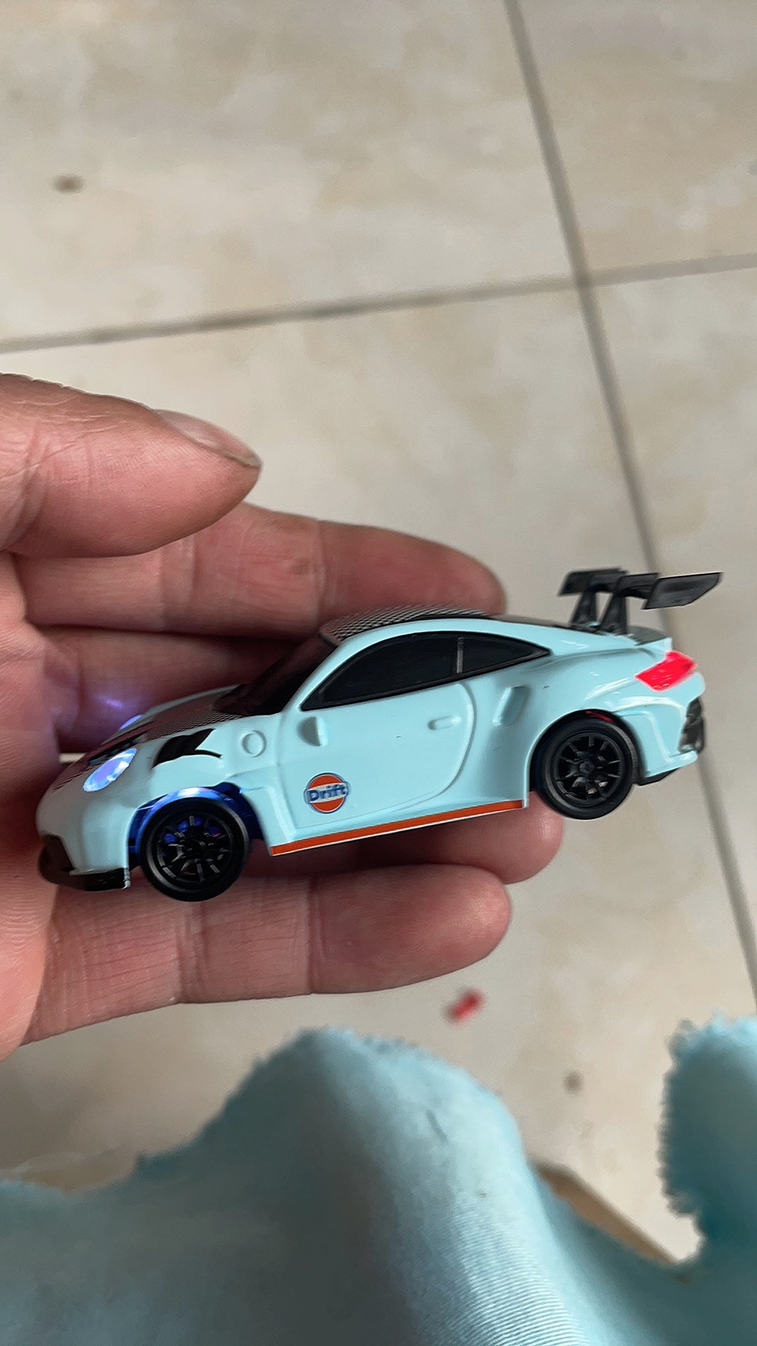 911 GT3 RS 1:64 Alloy 4WD Metal Desktop Drift Car With Accessories - Real photo 4