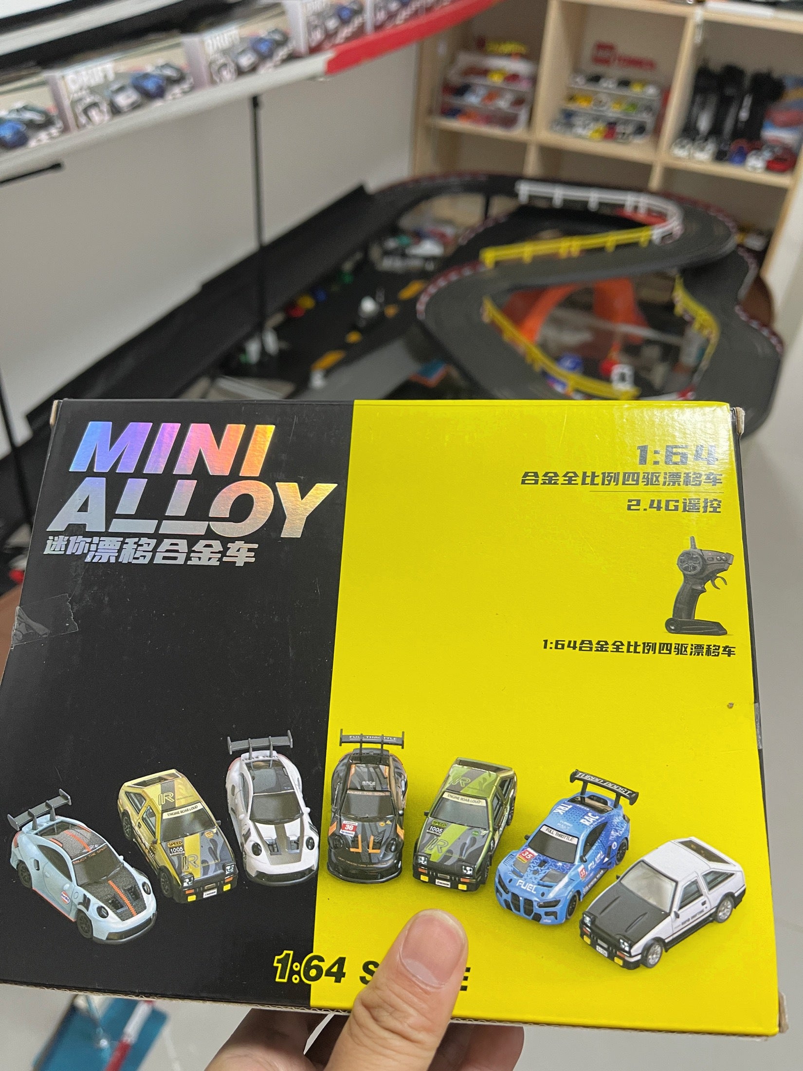 911 GT3 RS 1:64 Alloy 4WD Metal Desktop Drift Car With Accessories - Real photo 7