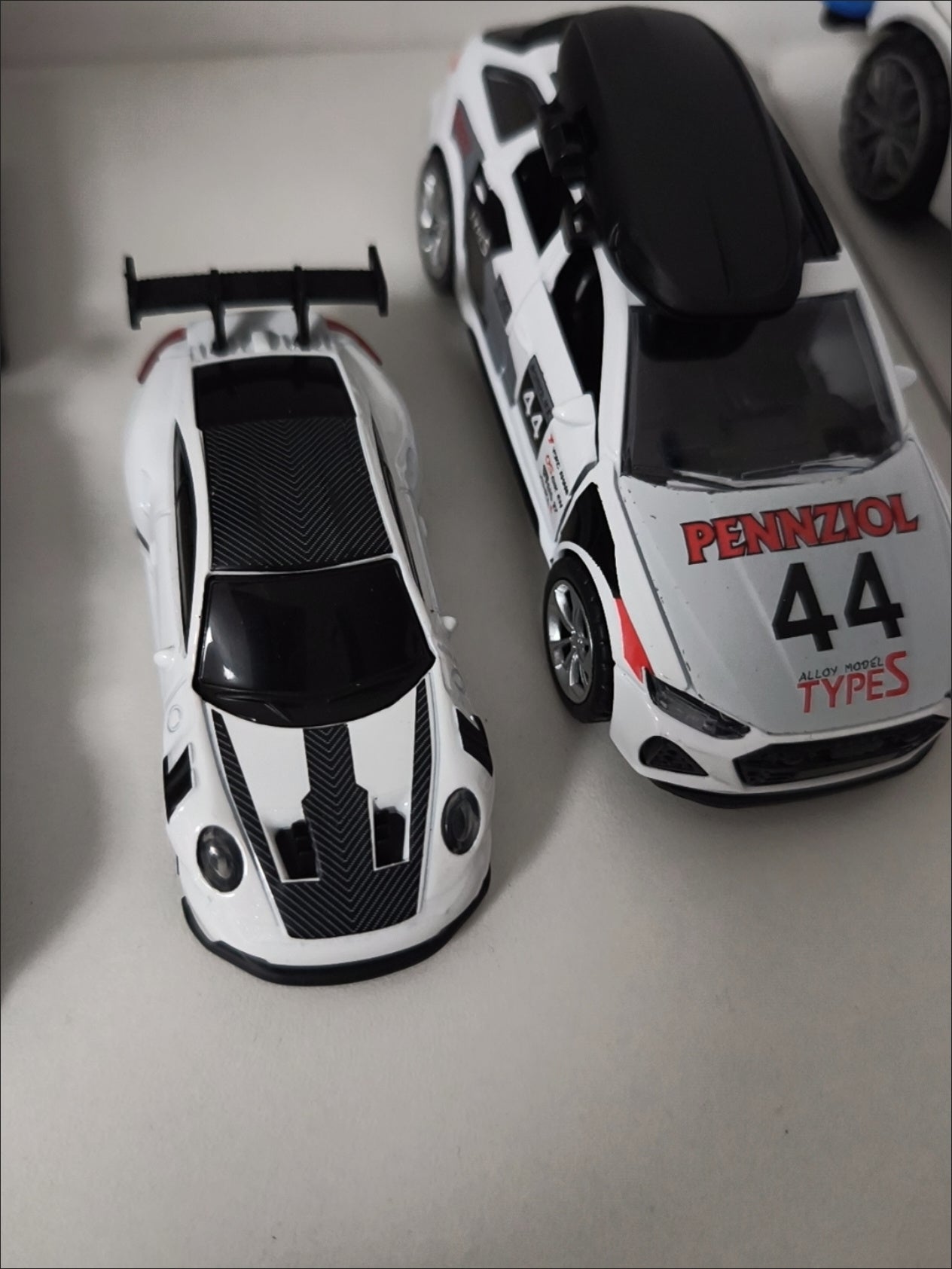911 GT3 RS 1:64 Alloy 4WD Metal Desktop Drift Car With Accessories - Real photo 8