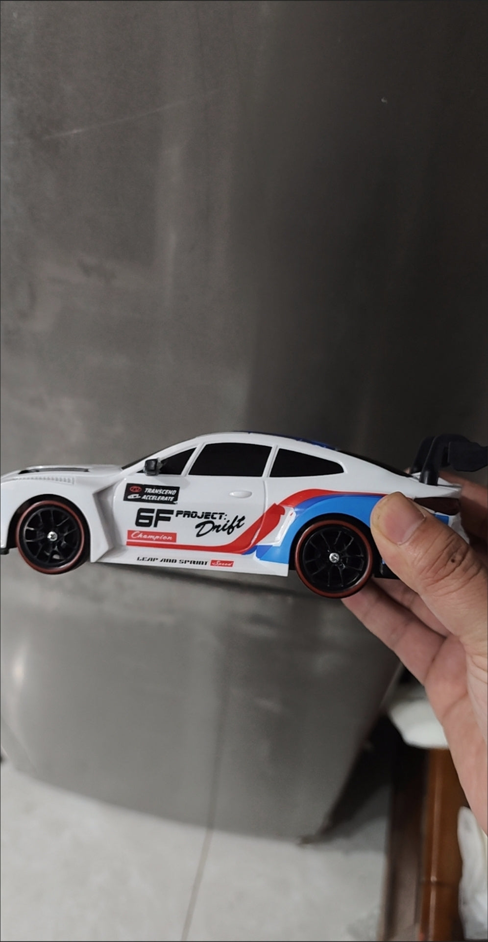 BMW M4 4WD RC Drift Car With Tires & Traffic Cones - Real photo 1