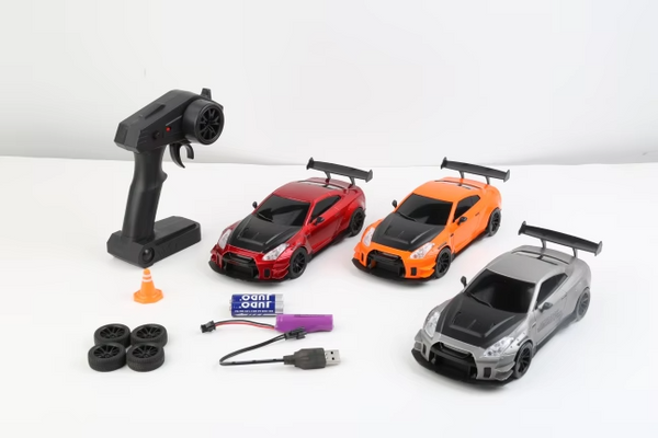 Nissan GT-R (R35) 4WD RC Drift Car With Tires & Traffic Cones