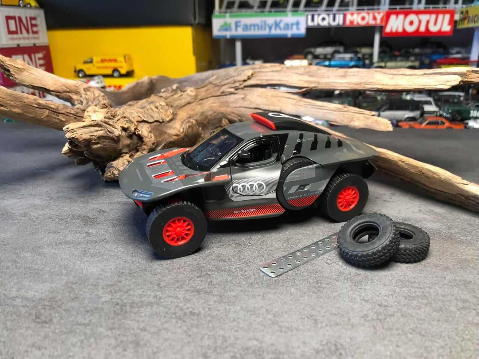 1:32 Audi RS Q e-tron quattro Diecast Model Car - Real photo 1