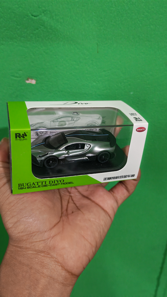 RW 1:64 Officially Licensed Bugatti Divo CB Diecast Model Car with Acrylic Box