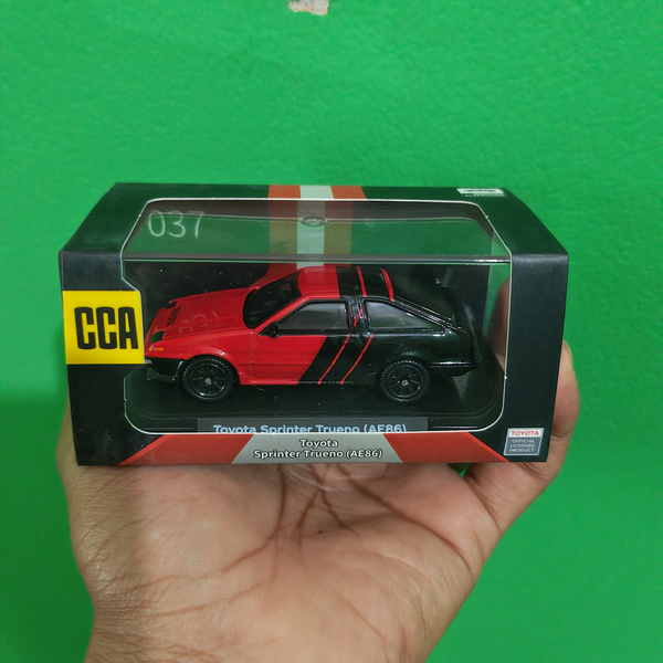 CCA 1:64 Toyota Sprinter Trueno AE86 Diecast Model with Acrylic Display Box (Red/Black)