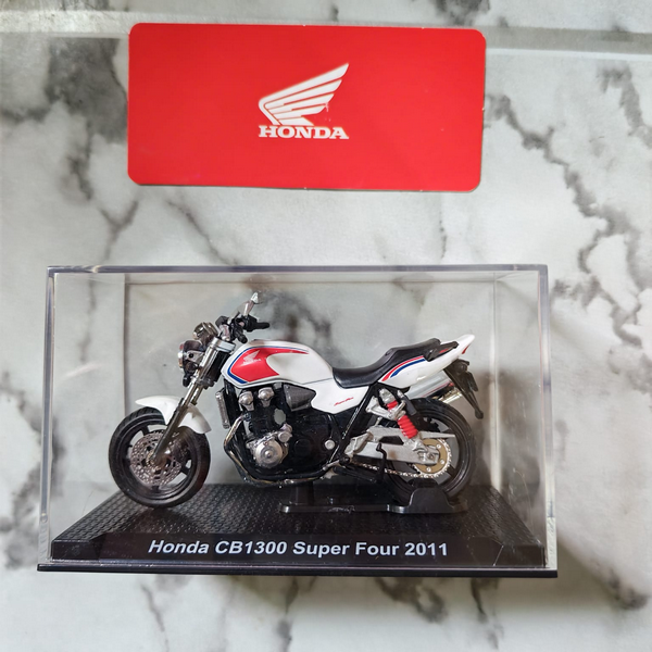 Honda Official Licensed Honda CB1300 Super Four 2011 1:24 Diecast Motorcycle Model