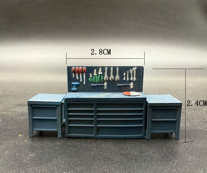 1:64 Distressed Look Workshop Workbench For Diorama House