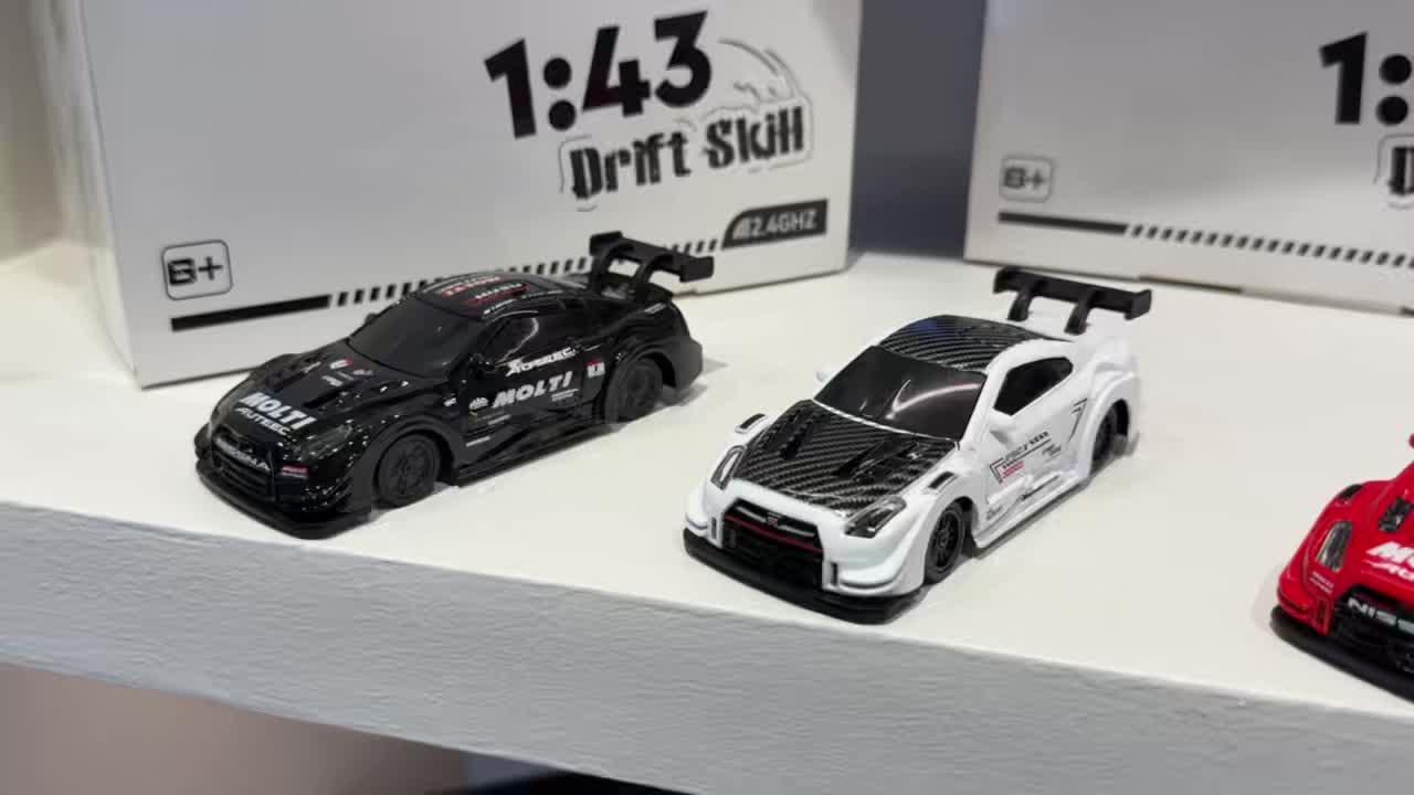 1:43 Scale Alloy 4WD Metal Premium Drift Car With Accessories - Real photo 1