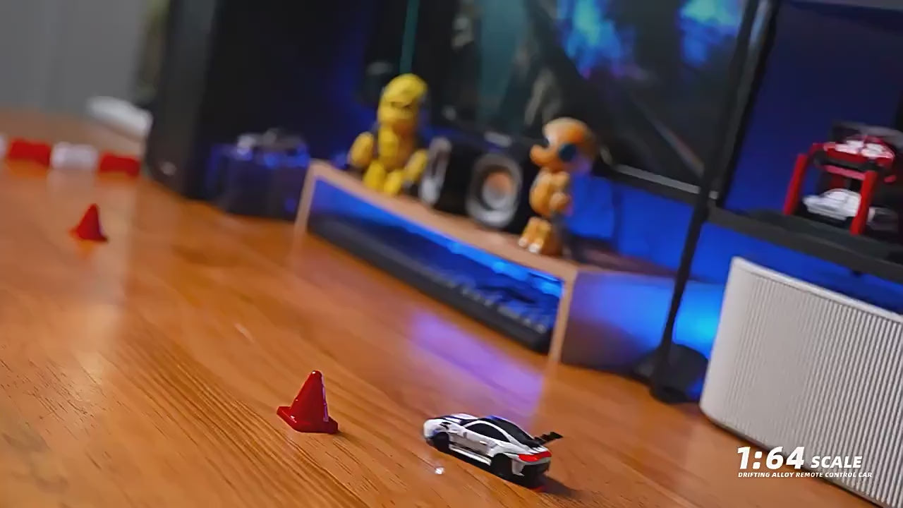 1:64 Alloy 4WD Metal Desktop Drift Car With Accessories